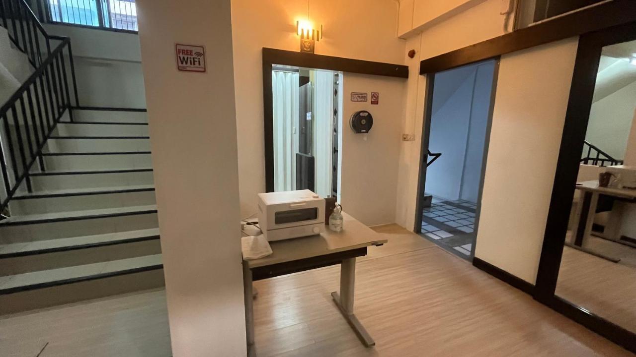 Donmueang Station Hostel Bangkok Exterior photo