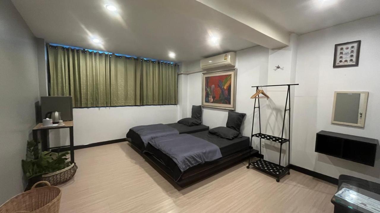 Donmueang Station Hostel Bangkok Exterior photo
