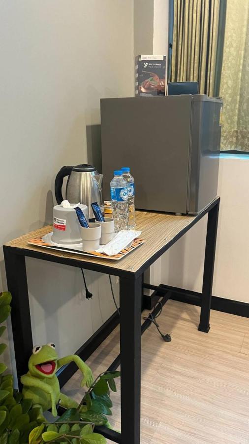 Donmueang Station Hostel Bangkok Exterior photo