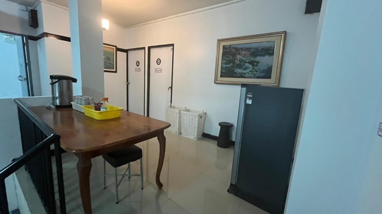 Donmueang Station Hostel Bangkok Exterior photo