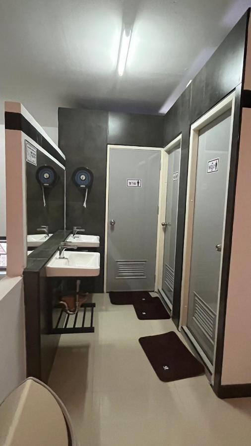Donmueang Station Hostel Bangkok Exterior photo
